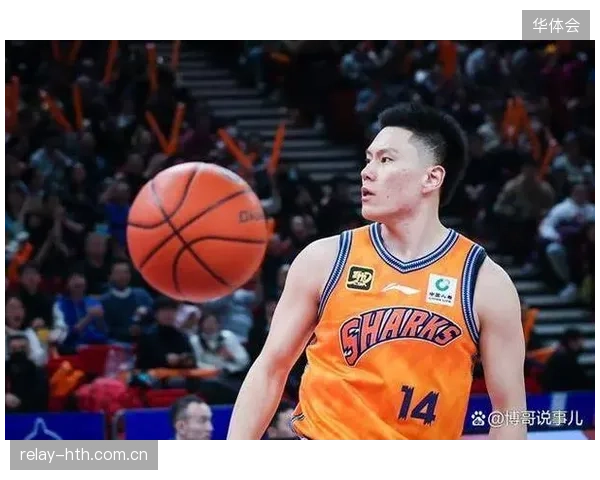 李弘权在上海队迎来爆发赛季,其锋线冲击力得到认可并入选一阵。 李弘权在上海队迎来爆发赛季,其锋线冲击力得到认可并入选一阵。